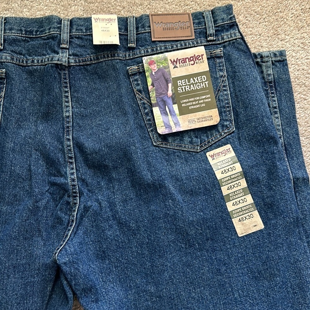 Wrangler Rugged Wear Relaxed Straight Men’s 48x30 Medium Wash Denim NWT - Picture 5 of 6